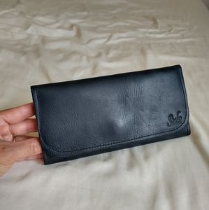 Sseko wallet in oiled black leather LIKE NEW!!